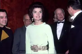 纪梵希创始人：打造了3位女神，和赫本的友情超越爱情，91岁去世图片