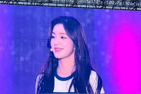 24岁大龄出道，32岁仍是韩国女团神颜榜首，她配吗？太配了图片