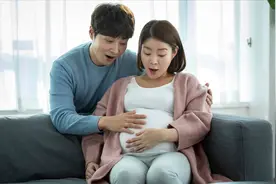 新生儿出生后，医院为何要留下脚印？大夫一般不会说，家长要知道图片