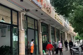 北方小伙到云南旅游，点了一只猪脚和一份肉，花了65元贵不贵？图片