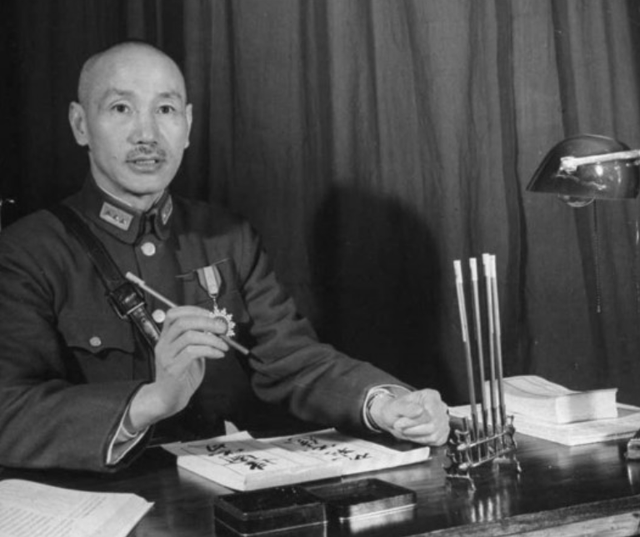 她是出卖江姐叛徒的妻子，今98岁却被国人敬重，她到底做了什么？