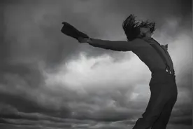 一个充斥着欲望和躁动的社会如同人间炼狱图片