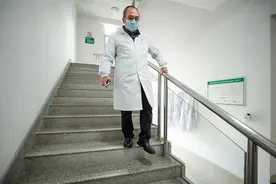 张定宇，已视死如归图片
