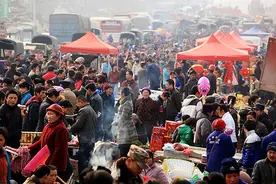 提醒中老年人:农村大集上，这4样东西贵贱不能买回家，80%是假货图片