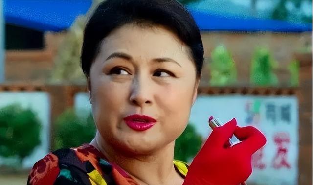 结婚20年无子,赵本山捧她15年,"谢大脚"于月仙的一生有多苦
