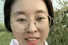田静直播，称不亏欠任何人，改名很正常，网友：卖菜没有直播挣钱图片
