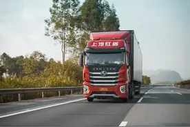 油耗27.4升，隔音好，1500公里体验红岩杰狮H6牵引车图片