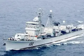 中国军舰首次出访，回港发现9道裂缝，桅杆天线失踪，怎么回事？图片