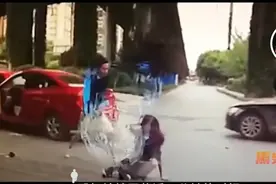 女司机多次恶意别车被当街暴打一分钟图片