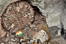 中国盾构机荒废不用，用德国制造却卡地底一年动不了，印度人破防图片