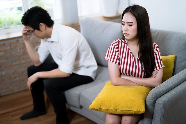 为了生儿子，丈夫带女人回家，丈夫：还不是你没用，我：滚，离婚