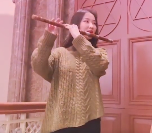 开口第一句就让人浑身起鸡皮疙瘩