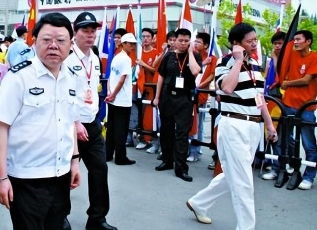 重庆“司法巨贪”文强，交过12名女星，霸占警花10多年