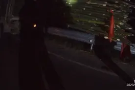 钦州：超载110%货物还超高超长超宽，交警及时查获除隐患图片