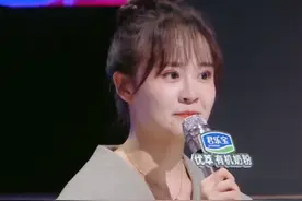 千万网红房琪刷爆朋友圈，一句话让张含韵破防，被称为夸人天花板图片