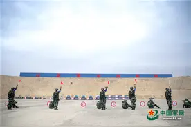 正面靶、侧头靶，跪姿、卧姿……武警特战队员这样锤炼“一枪毙敌”硬功图片