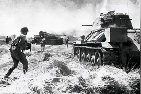 库尔斯克大战开始前，苏联红军步兵及坦克部队的士兵补充分析图片