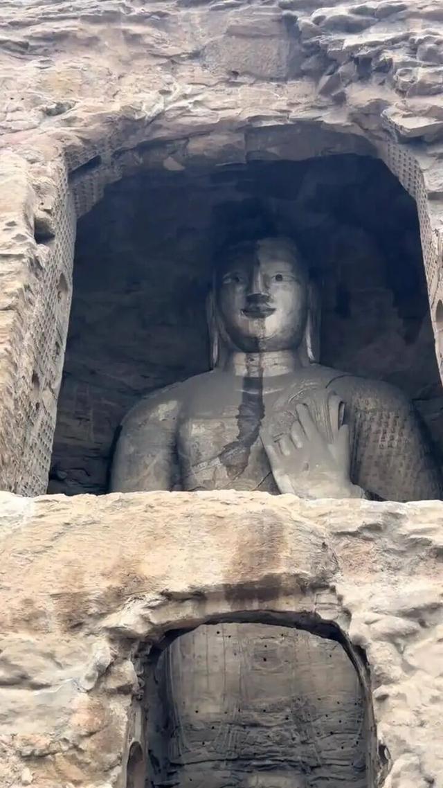 太冷了！大同云冈石窟大佛“流鼻涕”，景区回应：顶部有渗水