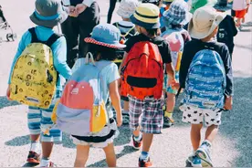 “不学狗叫，就不跟你玩” ：“毒友谊”有多可怕？6-16岁家长必读图片