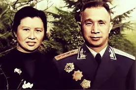 1949年陈毅回到三野，粟裕为何还是一号首长？前委职务才是关键图片