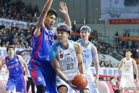 原福建男篮前锋“蛮牛”王增杰将战三人篮球职业联赛图片