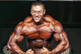 猛男鹿晨辉的逆袭人生：从保安干到世界健美冠军图片