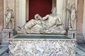 耶稣的十字架另有含义，未着寸缕的雕塑蕴含神力，希腊雕塑不简单图片