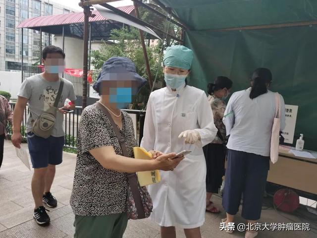 426天的无私坚守 ——记北京大学肿瘤医院志愿者团队