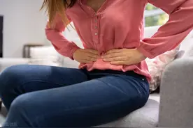 身体左侧疼痛，可能是“埋伏”了3种病，千万不要轻视，尽早就医图片