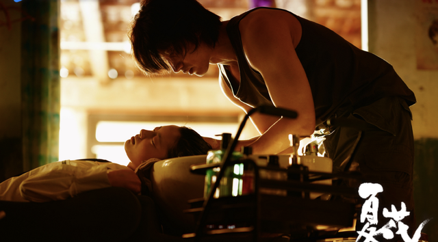 吻戏天花板!尺度太大被删减,富家女爱上大叔,极致拉扯欲到上头