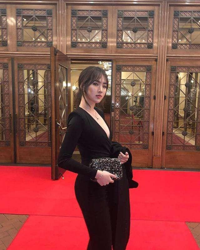 表面是艺人，实际是富家千金的8位女星，她们更不怕的就是潜规则