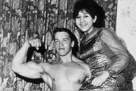 猿臂蜂腰，蜜色肌肉，16张你没见过的施瓦辛格性感旧照图片