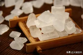 买冰糖，选白冰糖还是黄冰糖？区别很大，弄懂再买不吃亏，收藏了图片