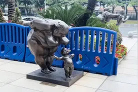 广州闹市这组丰乳肥臀的雕塑多次被投诉，艺术还是糟粕，争议不断图片