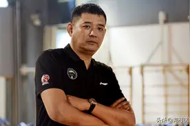 篮坛传奇：陶汉林今日成就最该感谢之人，巩晓彬今日成就无人匹敌图片