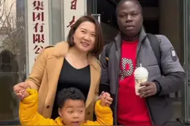 非洲黑人小伙娶湖南姑娘，定居湖南农村拍短视频，涨粉160万图片