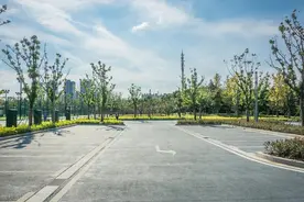 “五一”假期，大同古城内38处停车场24小时开放图片