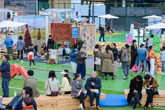 我们在这里相遇，于是城市开始呼吸