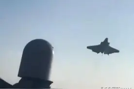 美军航母出了内奸？F-35C坠海照片神秘流出，美称正在调查泄密者图片