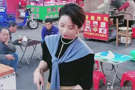 东莞一女子摆摊炒粉，穿着惹顾客质疑身份，“我真是个炒粉的”图片