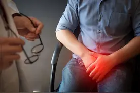 排尿很黄、异味很大？身体向你暗示的这3件事，别忽视图片