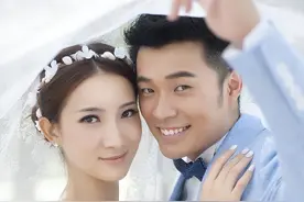 陈赫：二婚娶网红张子萱，婚后连生二胎，如今一家四口其乐融融图片