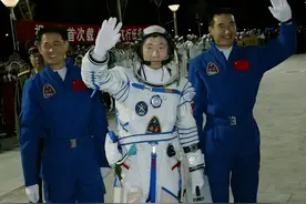 各国宇航员出征前的幸运仪式：苏联奇葩、美国平淡、中国最有意义图片