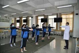 4月下旬的“高考体检”,全身要“一丝不挂”?学生表示很难配合图片
