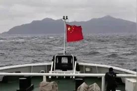 中国海警船直接进入钓鱼岛1海里（等于1.85公里）图片