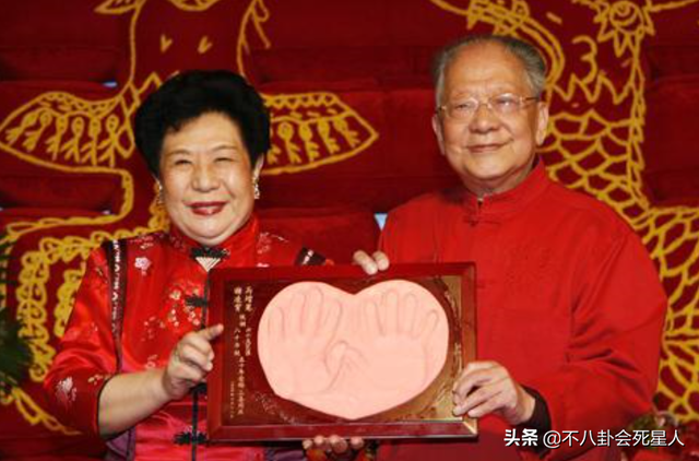 娱乐圈8大谜团,李亚鹏的女人缘,那英有没有说听刀郎的歌是农民