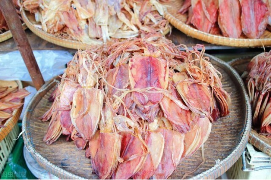 泡发鱿鱼的最佳方法 2026年泡发鱿鱼的最佳方法是什么,怎样判断鱿鱼是