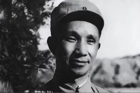1942年，潜伏在日伪政府的特工送来一包烟，粟裕：电报科长是卧底图片