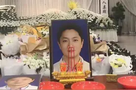 李晟医生去世后，医院发讣告悼念，去世年仅50岁，更多信息曝光图片