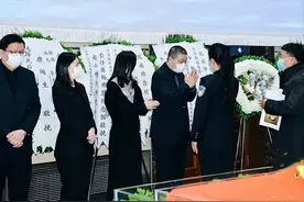 2022年刘思齐病逝，李敏李讷无法到场送别，四个孩子同框令人泪目图片